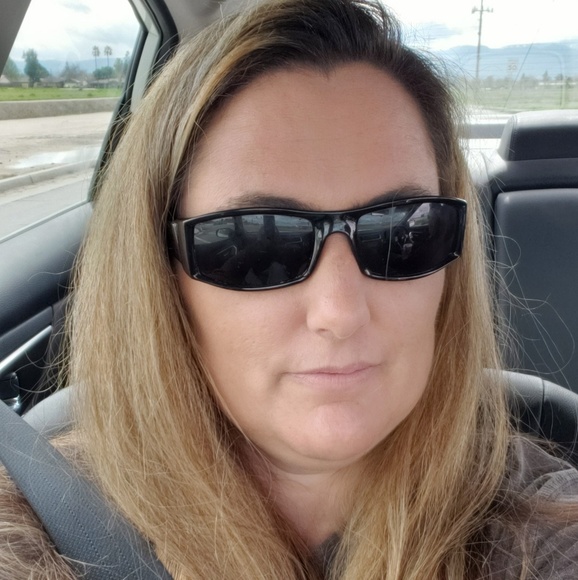 Profile Picture of Shawna Lowe (@shawna_lowe) on Poshmark