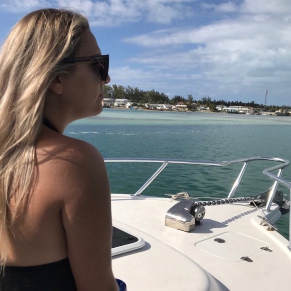 Profile Picture of Yeva Wilford (@aves0709) on Poshmark