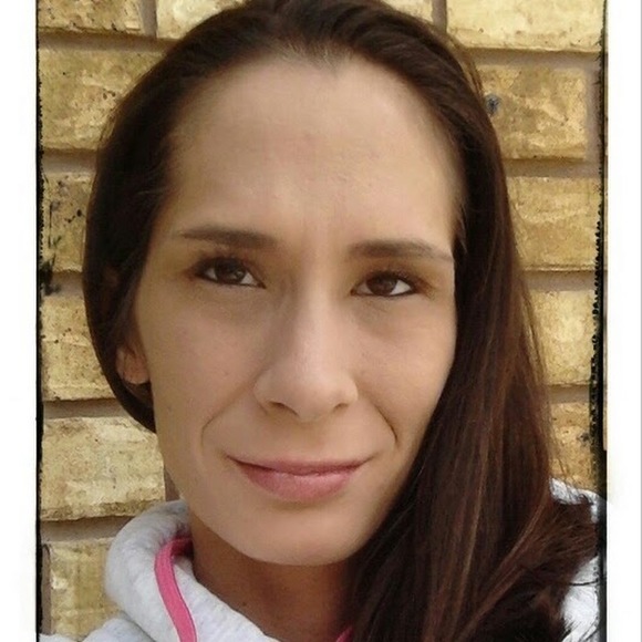 Profile Picture of Katie Kinkella (@katiekin) on Poshmark