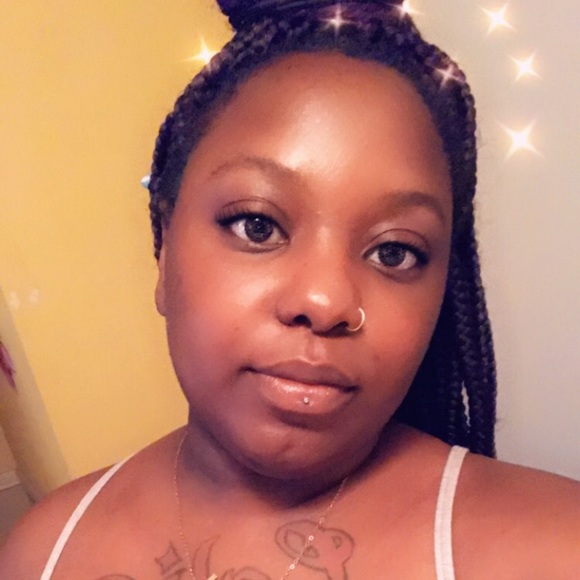 Profile Picture of Calisha Heggins (@calishaheggins) on Poshmark
