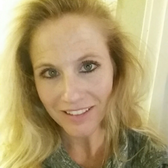 Profile Picture of Meghann Boggs (@mboggs44) on Poshmark