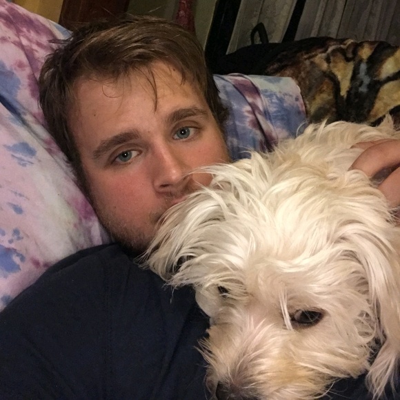 Profile Picture of Andrew Cunningham (@acunnin34) on Poshmark