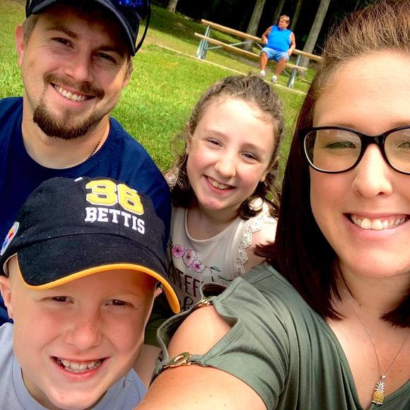 Profile Picture of Kasi Shanholtz (@kasishanholtz) on Poshmark