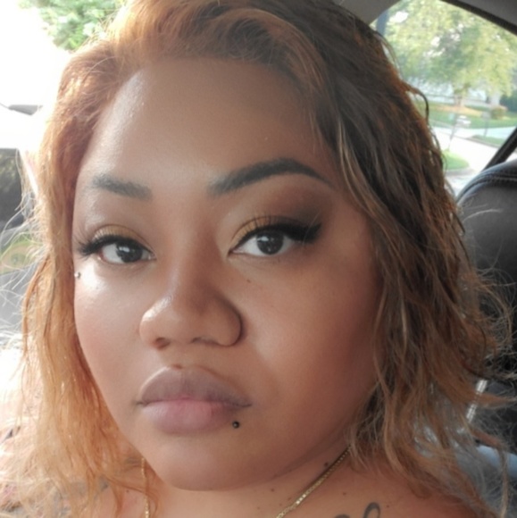 Profile Picture of Keya Upshaw (@keyaupshaw83) on Poshmark