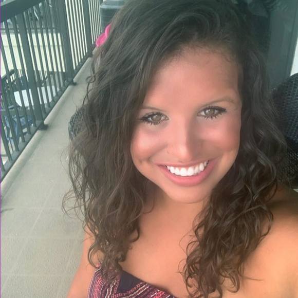 Profile Picture of Jocelyn Hupp (@jocechrista) on Poshmark