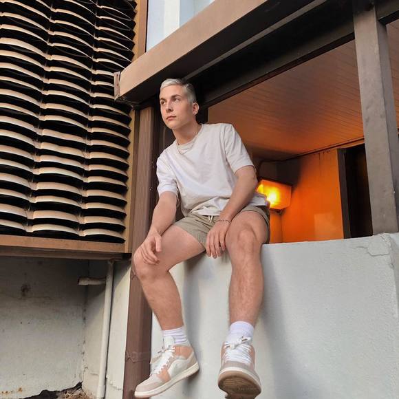 Profile Picture of Robert Lower (@robertlower) on Poshmark