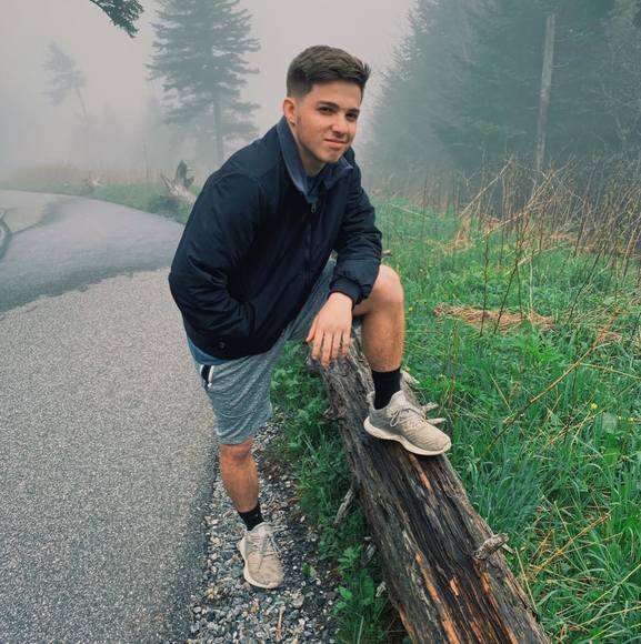 Profile Picture of Joel Dugas (@joeldugas) on Poshmark