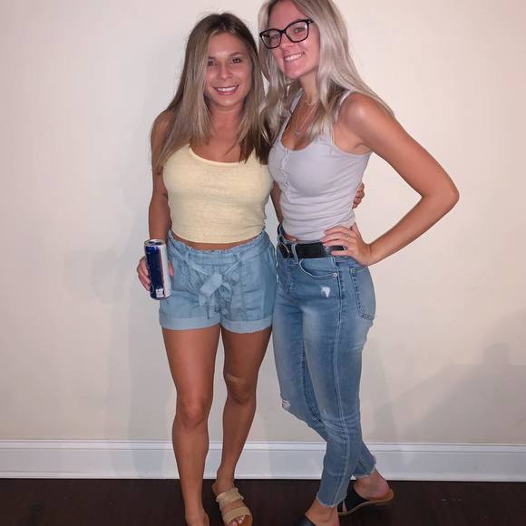 Profile Picture of Danielle Iavarone (@diavarone) on Poshmark