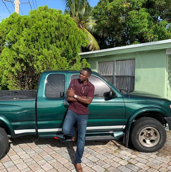 Profile Picture of Wesmy Pericles (@wesmypericles16) on Poshmark