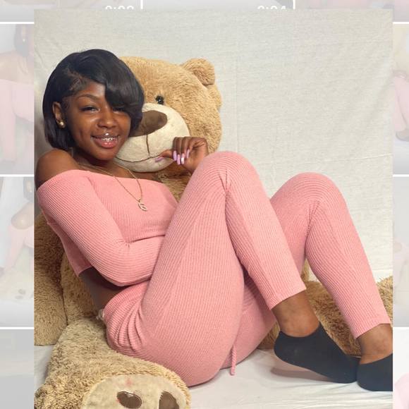 Gabby Gabby - Poshmark Profile Picture of Gabby Gabby (@gabriellelaws11) on Poshmark