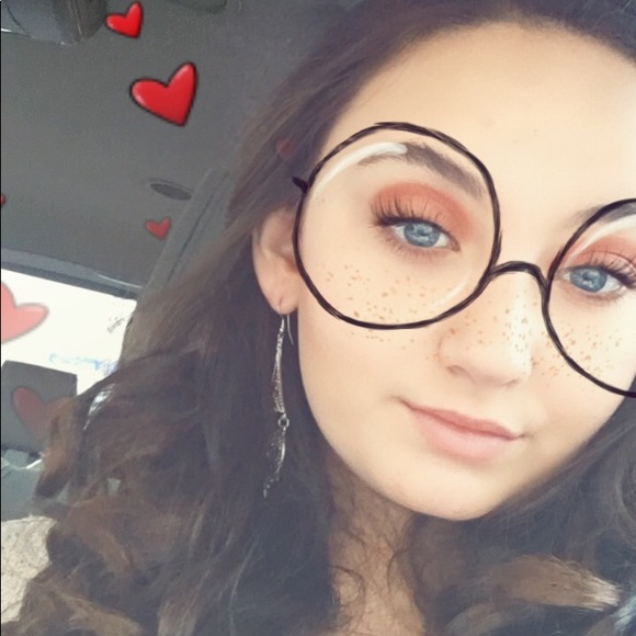 Profile Picture of Brianna Garfield (@briannalg24) on Poshmark