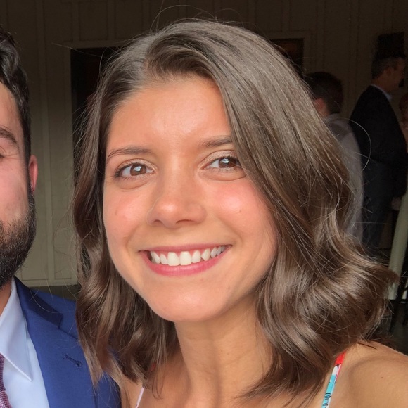 Profile Picture of Alexandra Antolos (@alexant24) on Poshmark