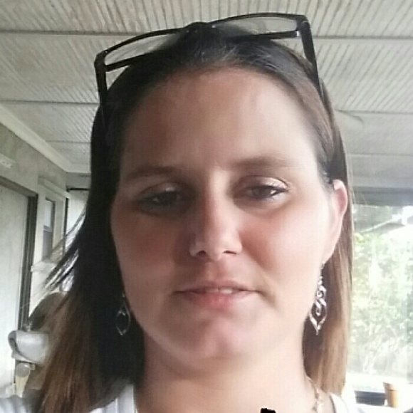 Profile Picture of Michele Rozynski (@michele626) on Poshmark