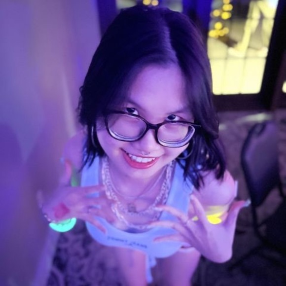 Profile Picture of My Vo (@salmon_broccoli) on Poshmark