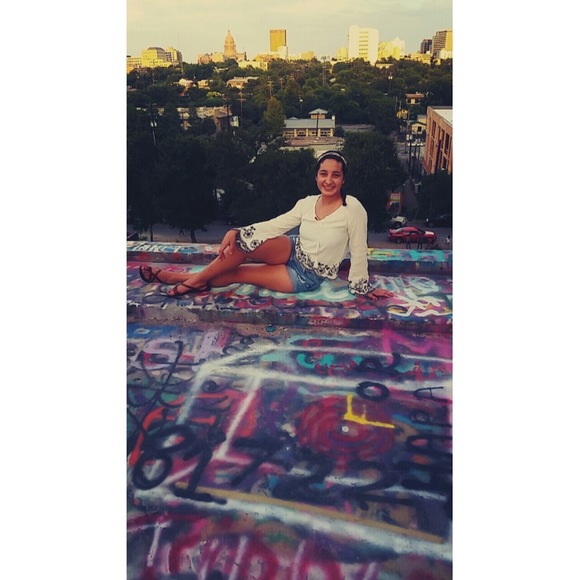 Profile Picture of Lupe Alvarez (@lupealvarez12) on Poshmark