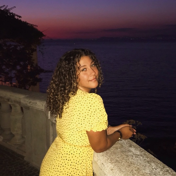 Profile Picture of Caralyn Mannarino (@caralyn_m) on Poshmark