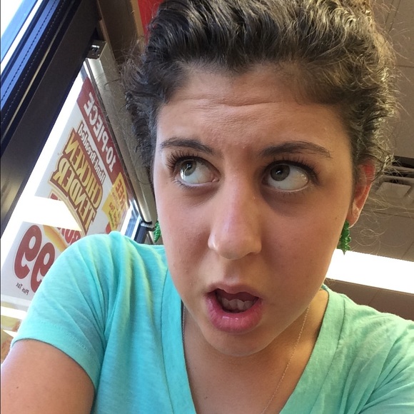 Profile Picture of Katelyn Whitney (@lyn_1234) on Poshmark