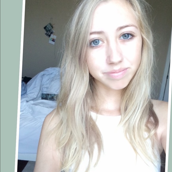 Profile Picture of Lorelei Pierce (@lorelei0626) on Poshmark