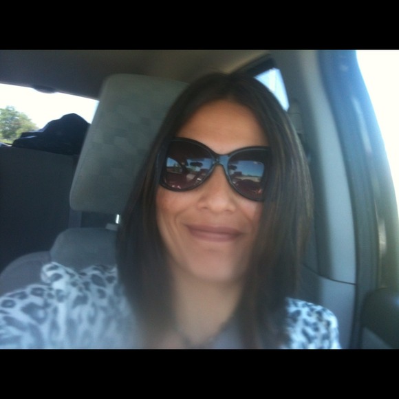 Profile Picture of Anacely Dobry (@anita15) on Poshmark
