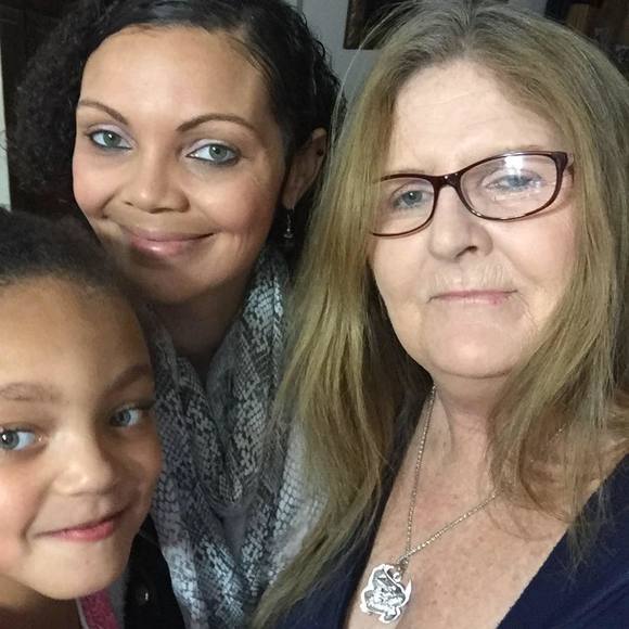 Profile Picture of Kim Shields (@kim41983) on Poshmark