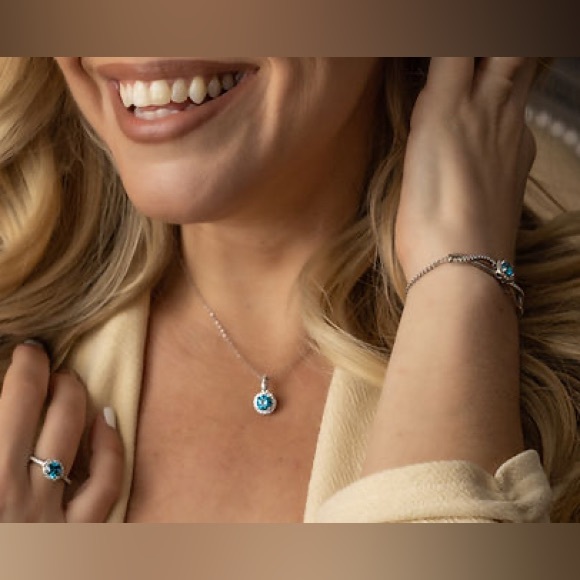 Profile Picture of Corinne Meyer (@cara_mia_usa) on Poshmark