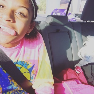 Profile Picture of Elizabeth Hendricks (@lizzylyn0398) on Twitter