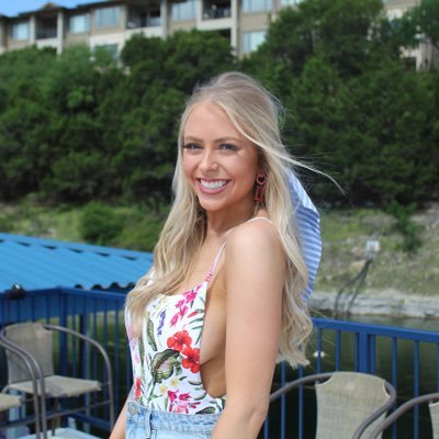 Profile Picture of Hanna Carroll (@CarrollHanna) on Twitter