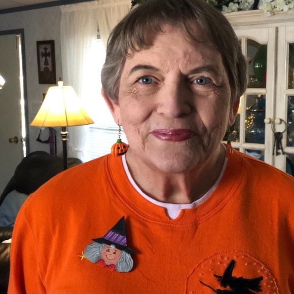 Profile Picture of Beverly Faubion (@beverly75228) on Poshmark