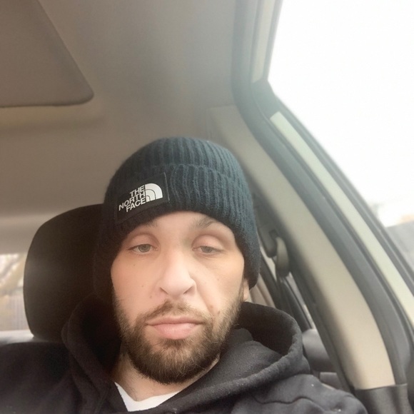 Profile Picture of Paul Mckeen (@sneakerfreak617) on Poshmark