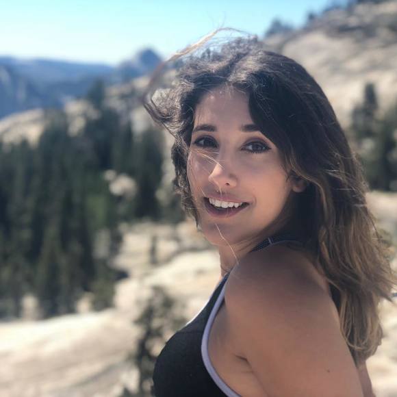 Profile Picture of Lily Labovitz (@lilynicolel) on Poshmark