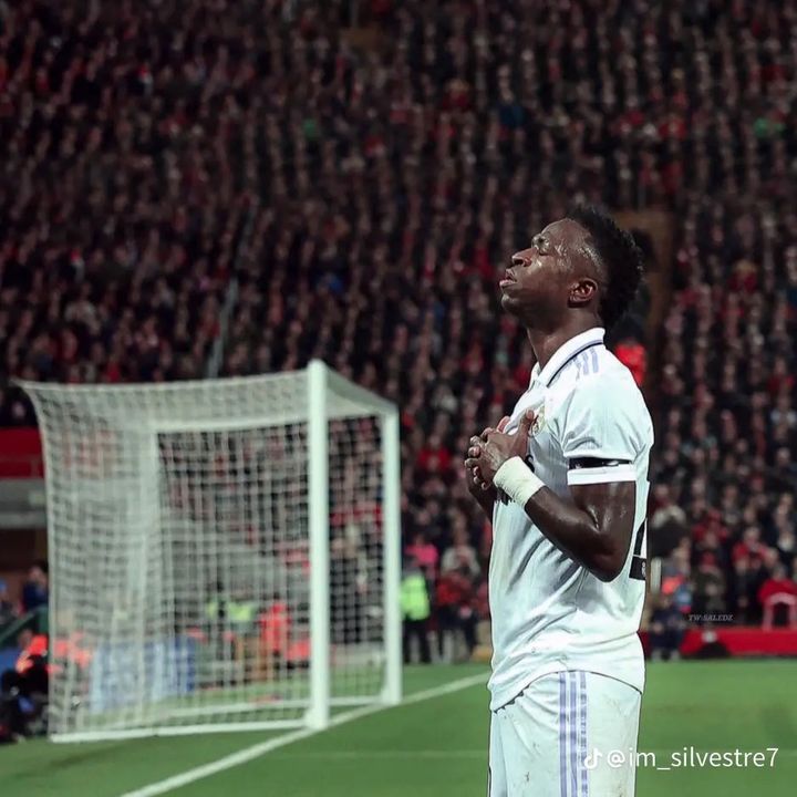 Profile Picture of Derek Moure (@mourederek) on Tiktok