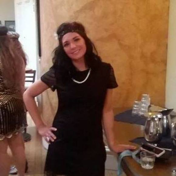 Profile Picture of Mikole Weeks (@mikolebun0221) on Poshmark