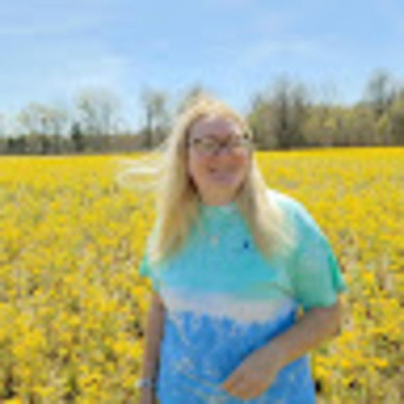 Profile Picture of Amber Mathis (@ambermathis122) on Poshmark