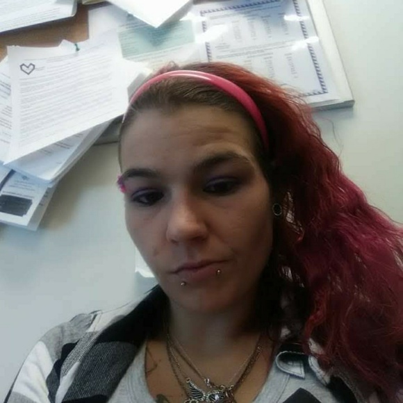 Profile Picture of Brandy Tuttle (@icequeen603) on Poshmark