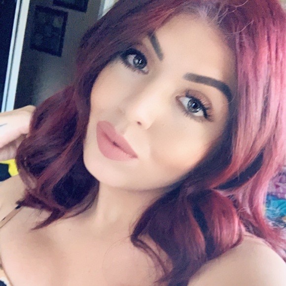 Profile Picture of Noemi Lua (@mimii_xo) on Poshmark