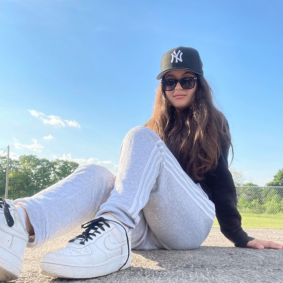 Profile Picture of Danielle Haddad (@daniellehadd530) on Poshmark