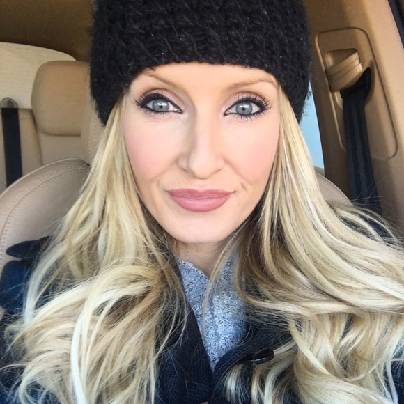 Carly Olgine - Poshmark Profile Picture of Carly Olgine (@csolgine) on Poshmark