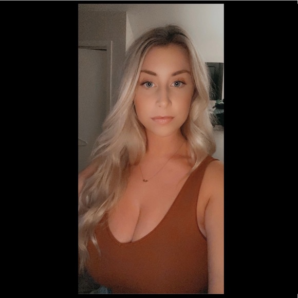 Profile Picture of Kristen Inglesby (@kristeninglesby) on Poshmark