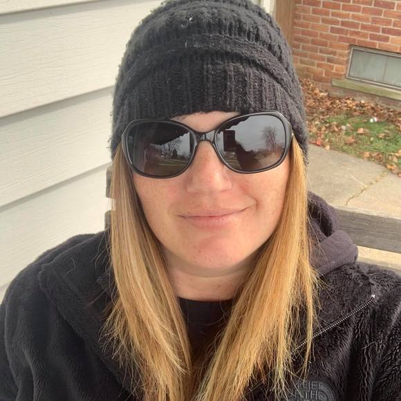 Profile Picture of Christine Schiffer (@christineschiff) on Poshmark