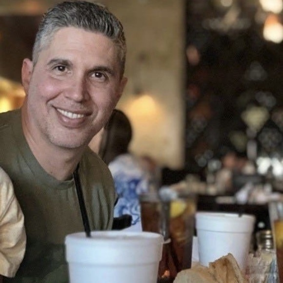 Profile Picture of Robert Irvin (@irvinrobert) on Poshmark