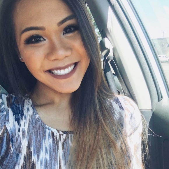 Profile Picture of Dominique Nguyen (@dominiquebo) on Poshmark