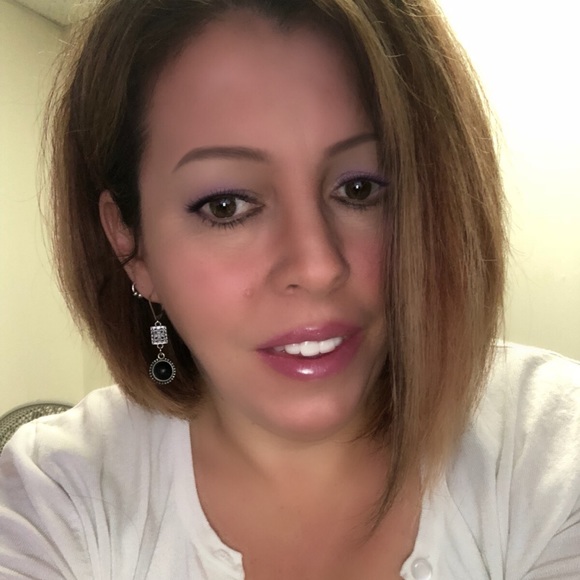 Profile Picture of Misty Cox (@misty0620) on Poshmark