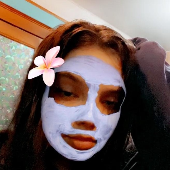 Profile Picture of Chloe Christopher (@chloechristo798) on Poshmark