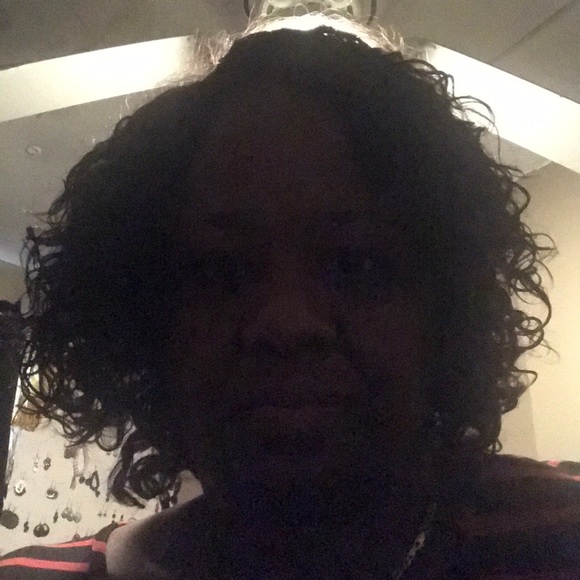 Profile Picture of Angela Alexander (@angelaa7542) on Poshmark