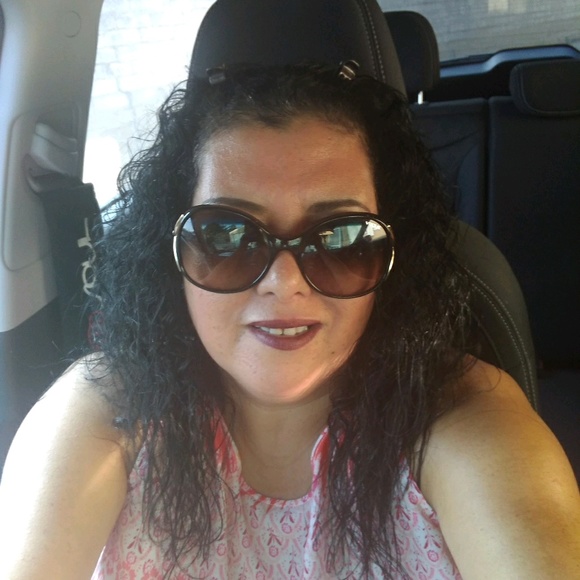 Profile Picture of Janet Barrera (@tsuyacoubian) on Poshmark