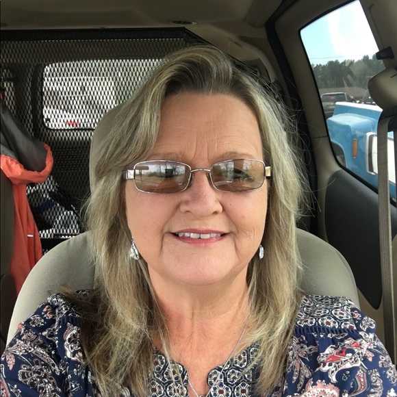 Profile Picture of Cindy Renfroe (@cindy_renfroe) on Poshmark