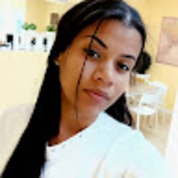 Profile Picture of Annerys Cordova (@anneryscordova) on Poshmark