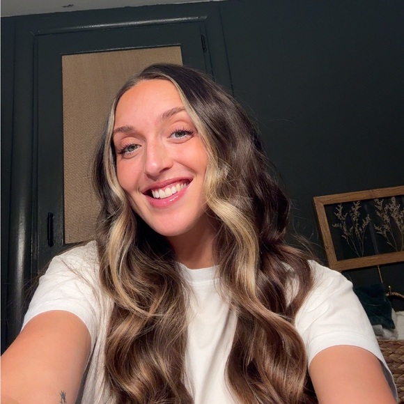 Profile Picture of Mckenna Hueser (@mckenna_hueser) on Poshmark