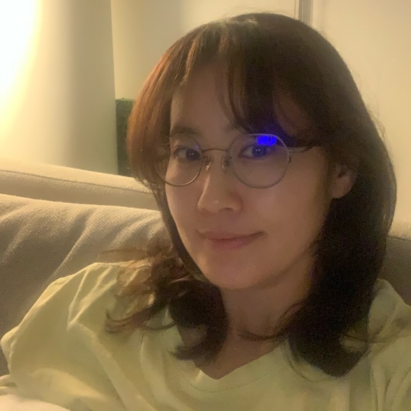 Profile Picture of Bohyun Kim (@gj020918) on Poshmark