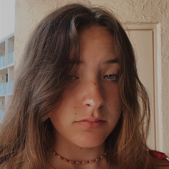 Profile Picture of Haley Knitter (@hknitter13) on Poshmark